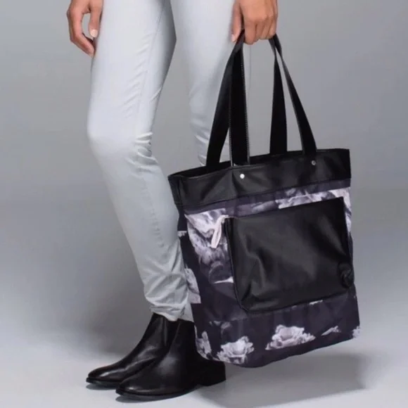 Lululemon Reversible Mantra Dream Big Large Tote Bag Black Floral - Picture 2 of 13